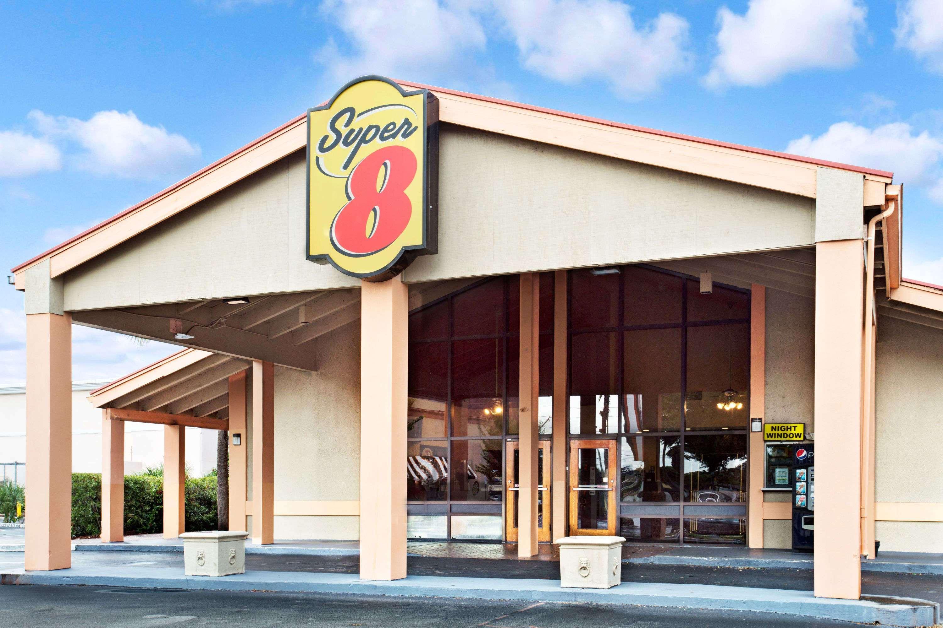 Super 8 By Wyndham Kissimmee/Maingate/Orlando Area Hotel Celebration Eksteriør billede