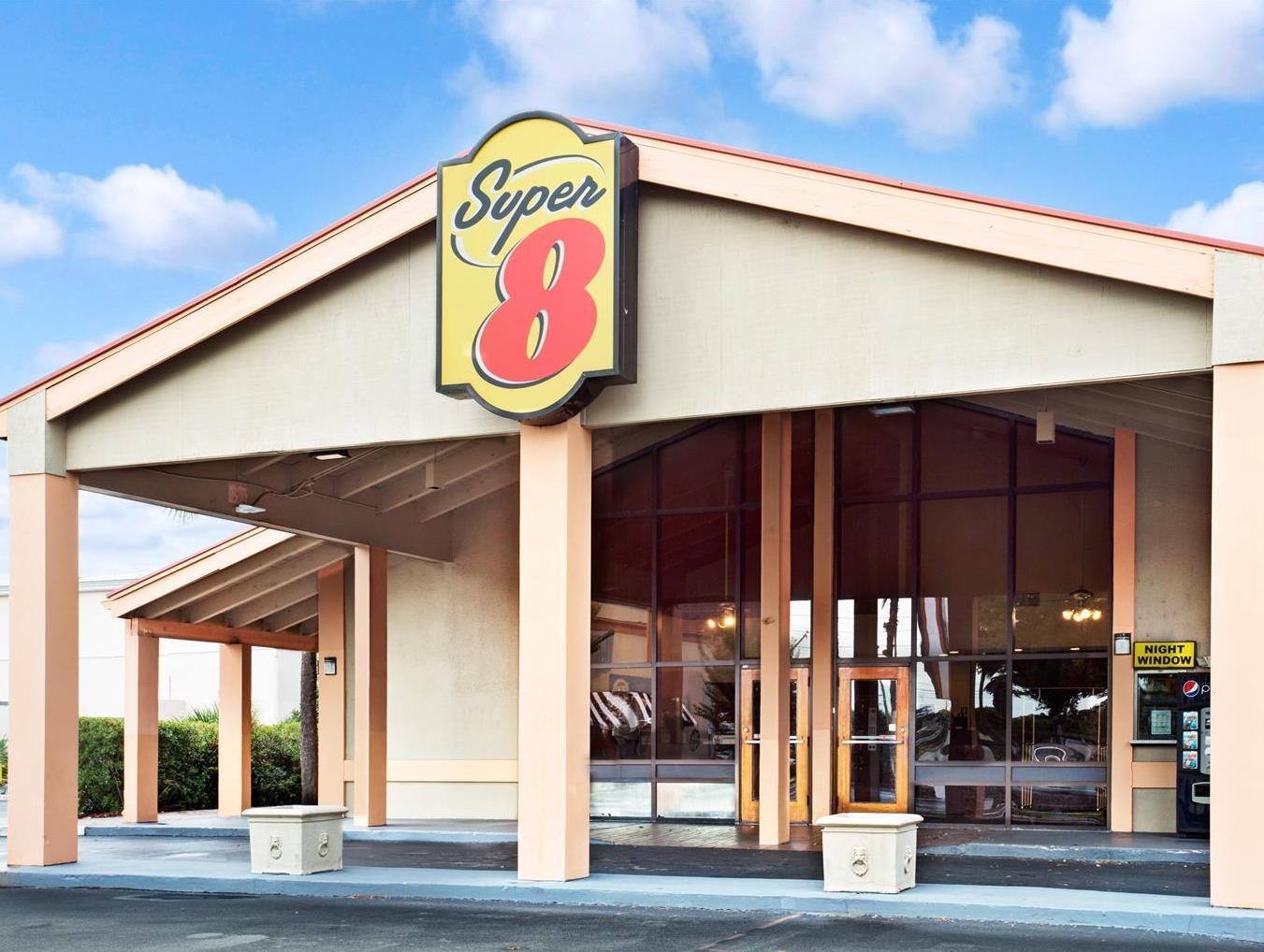 Super 8 By Wyndham Kissimmee/Maingate/Orlando Area Hotel Celebration Eksteriør billede