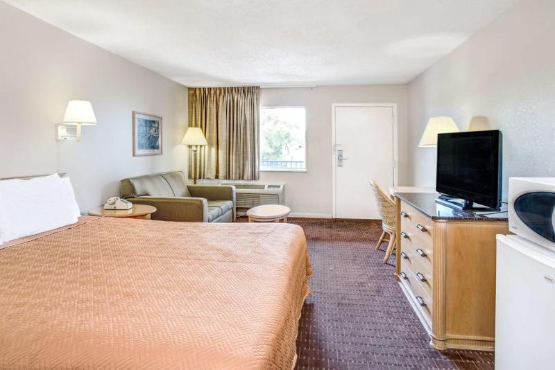 Super 8 By Wyndham Kissimmee/Maingate/Orlando Area Hotel Celebration Eksteriør billede