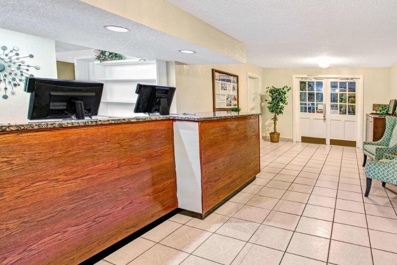Super 8 By Wyndham Kissimmee/Maingate/Orlando Area Hotel Celebration Eksteriør billede