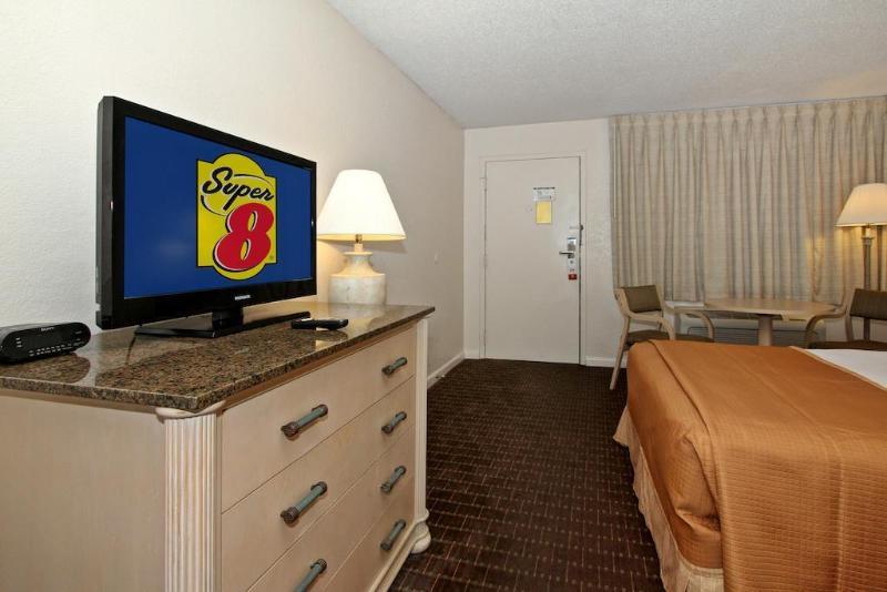 Super 8 By Wyndham Kissimmee/Maingate/Orlando Area Hotel Celebration Eksteriør billede
