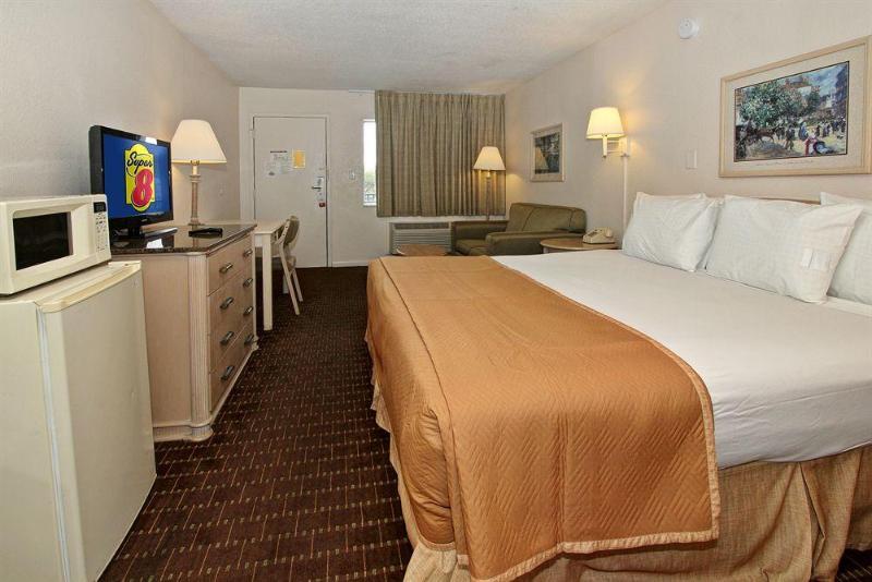 Super 8 By Wyndham Kissimmee/Maingate/Orlando Area Hotel Celebration Eksteriør billede