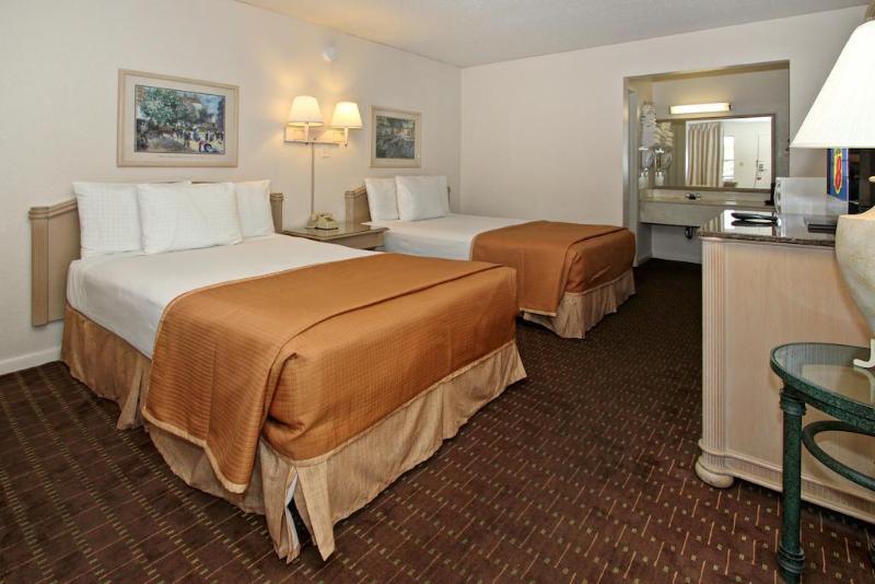 Super 8 By Wyndham Kissimmee/Maingate/Orlando Area Hotel Celebration Eksteriør billede